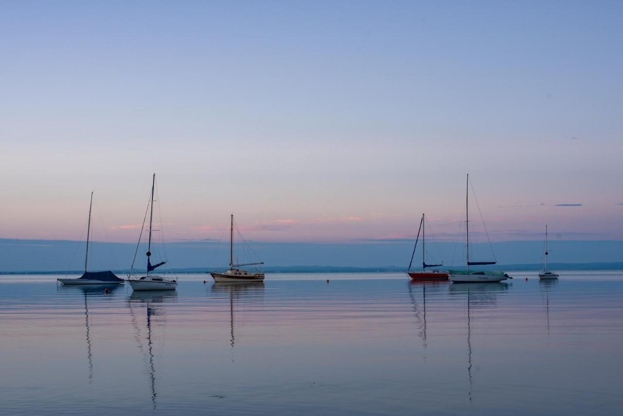 Zsanett Hotel Balatonkeresztúr Eksteriør bilde